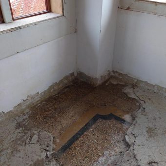 Hodnik Ruske dače z originalnim teraco tlakom