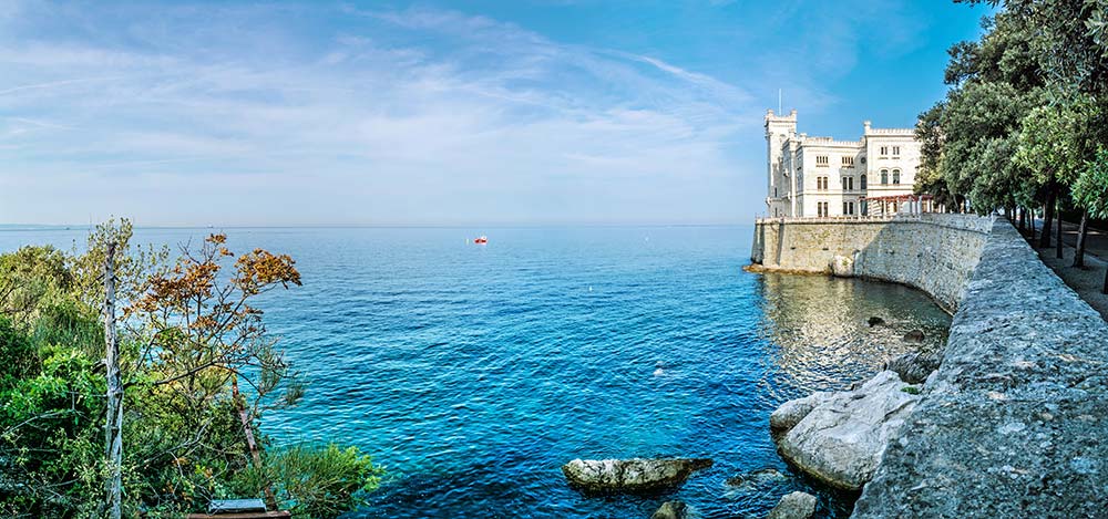 Italija-Miramare-castle-near-Trieste,-northeastern-Italy.-Travel-destination